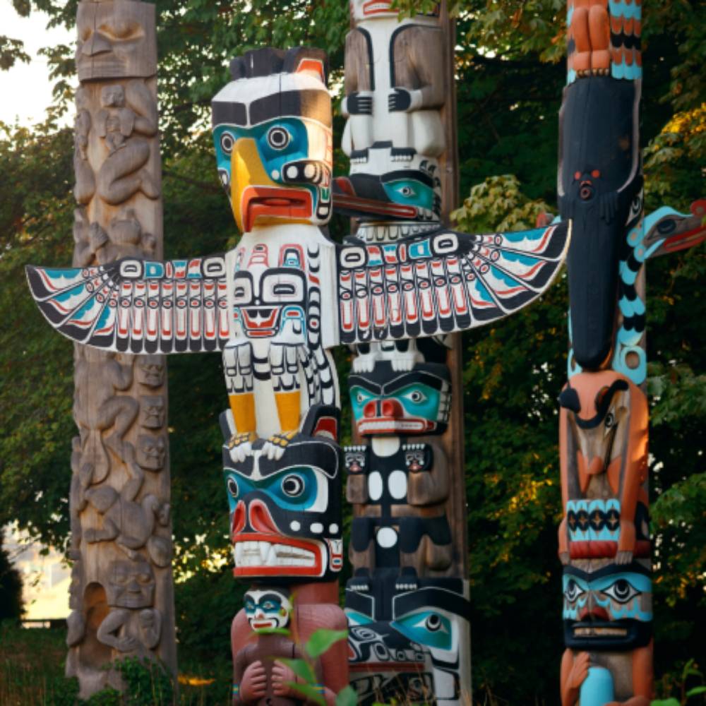 4 Indian colored totems